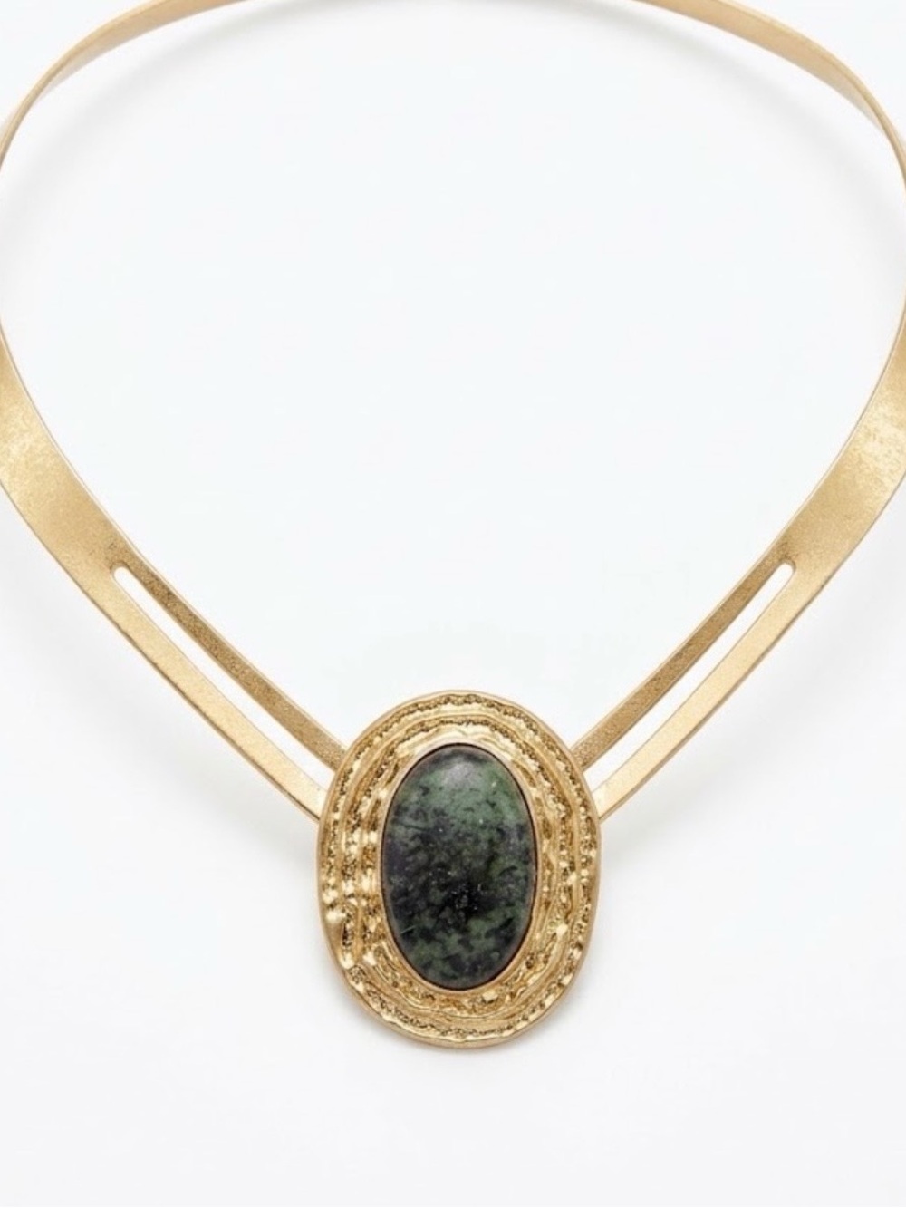 NWT ⚜️👑⚜️ Piper K Gold Toned Collar Necklace with Green Stone Pendant